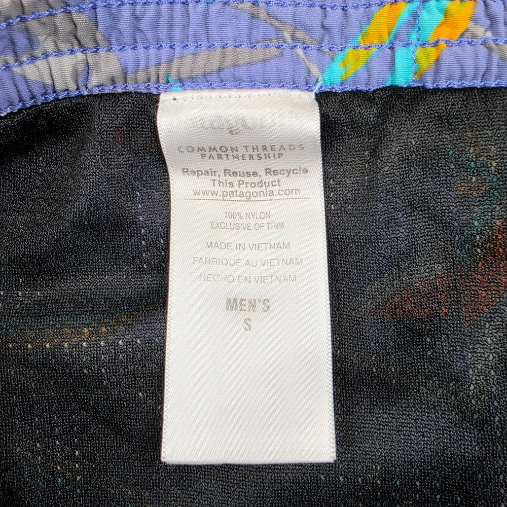 Patagonia Baggies Shorts Mens Small Purple Bird of Paradise Floral 6
